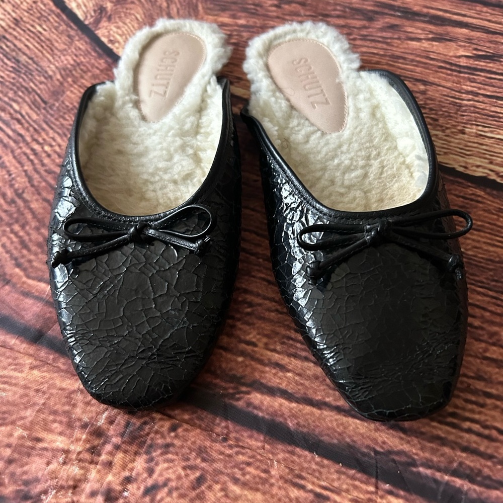 Schutz Evelin Mule FLAT SHOE WOMENS SHEARLING LINED SIZE 6.5 B BLACK